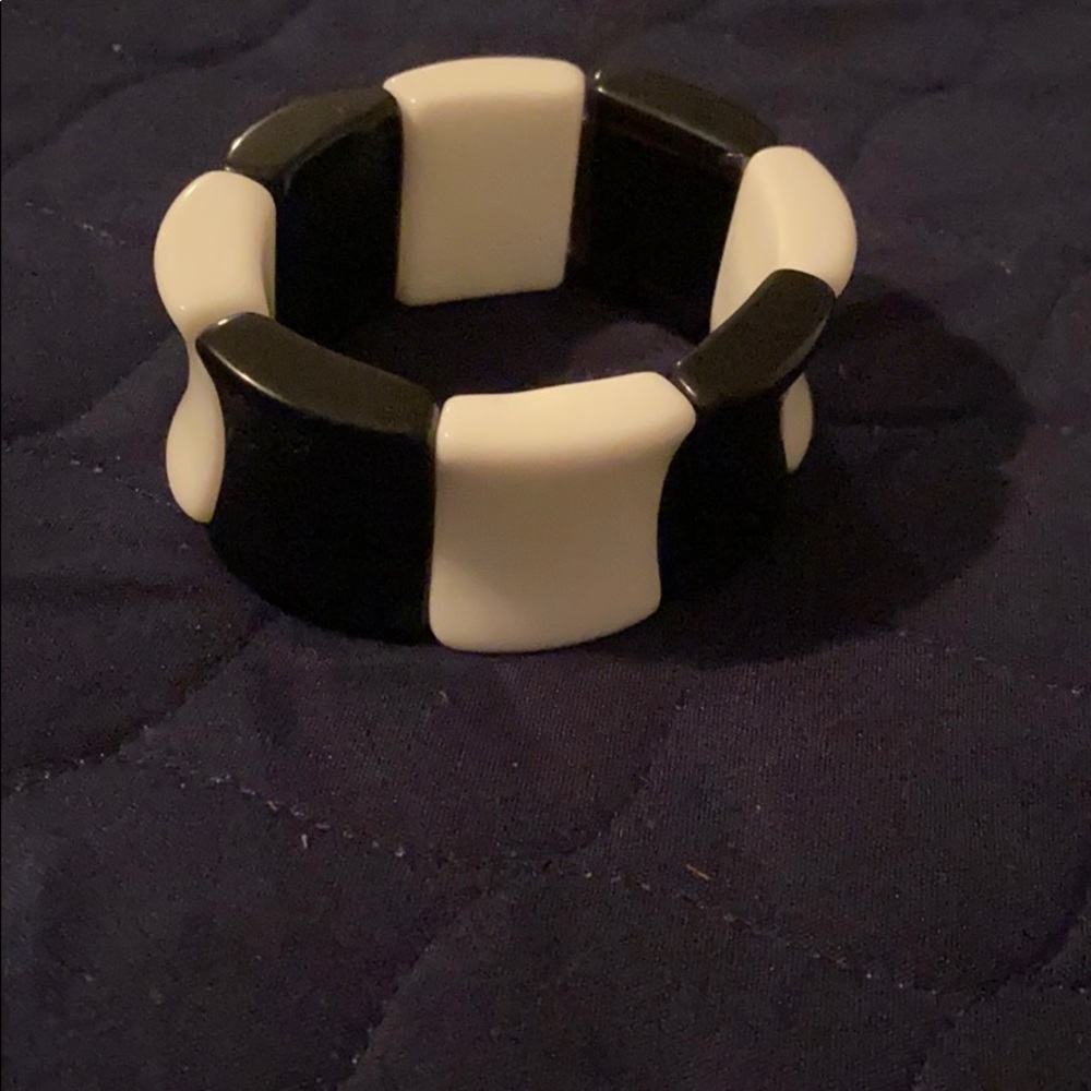 Black and white ceramic stretch bracelet